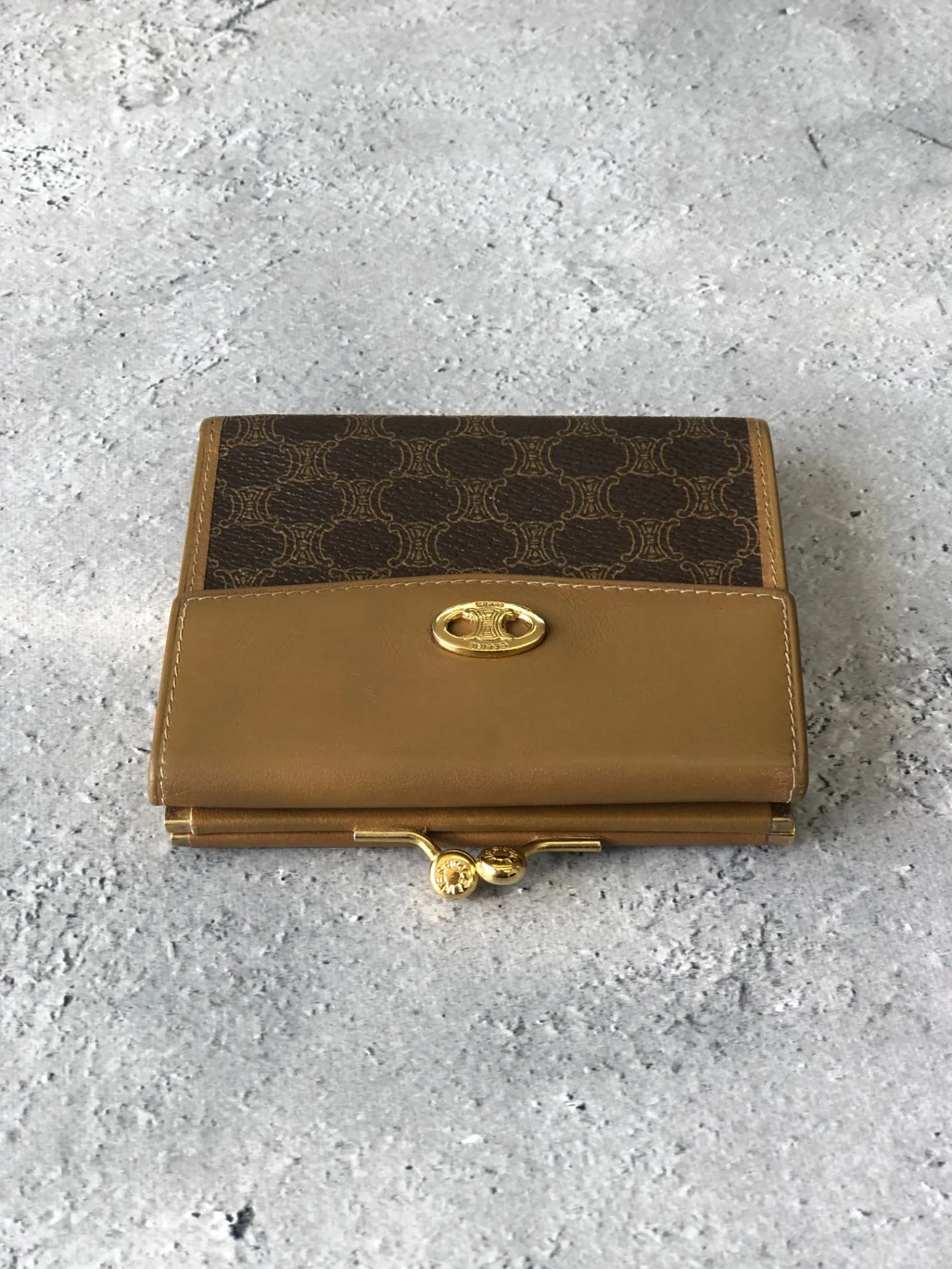 CELINE Blason Metal Clasp Folded Wallet Brown Vintage ru4mv4
