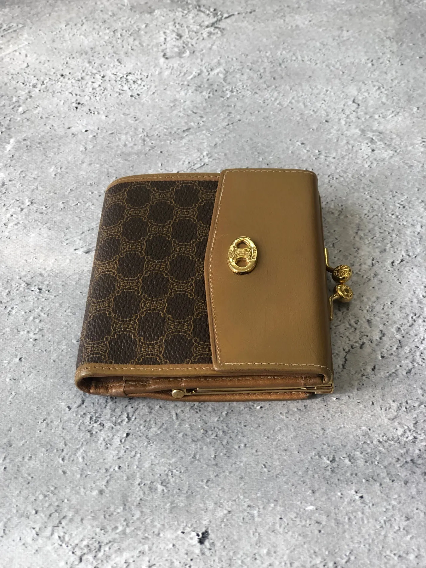 CELINE Blason Metal Clasp Folded Wallet Brown Vintage ru4mv4