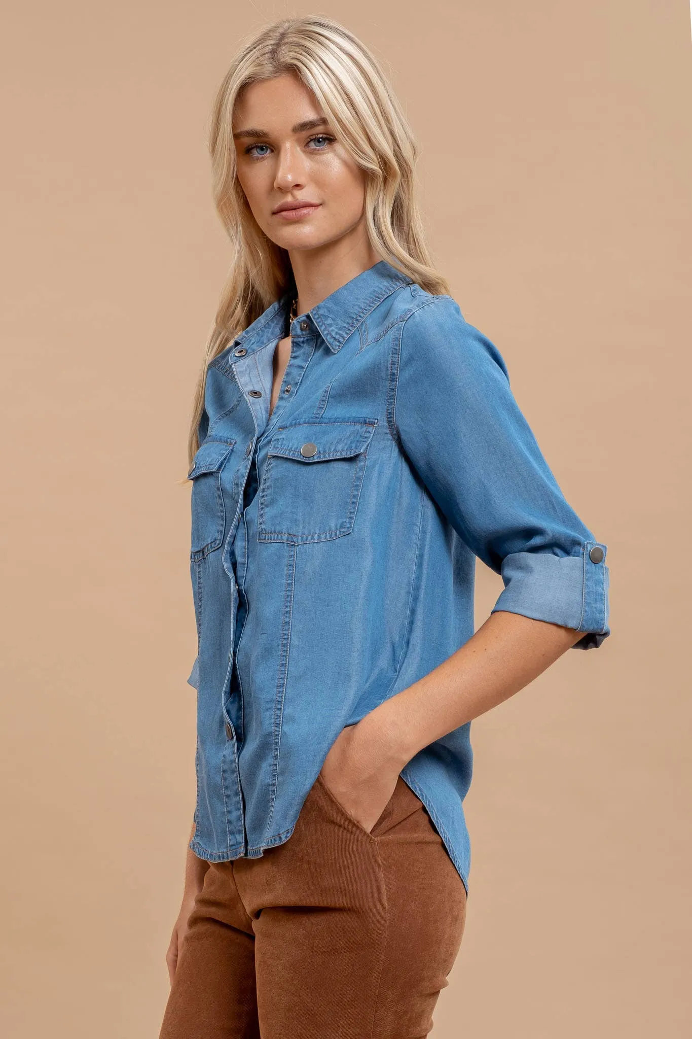 CHAMBRAY COLLARED 3/4 TAB SLEEVE BUTTON DOWN SHIRT