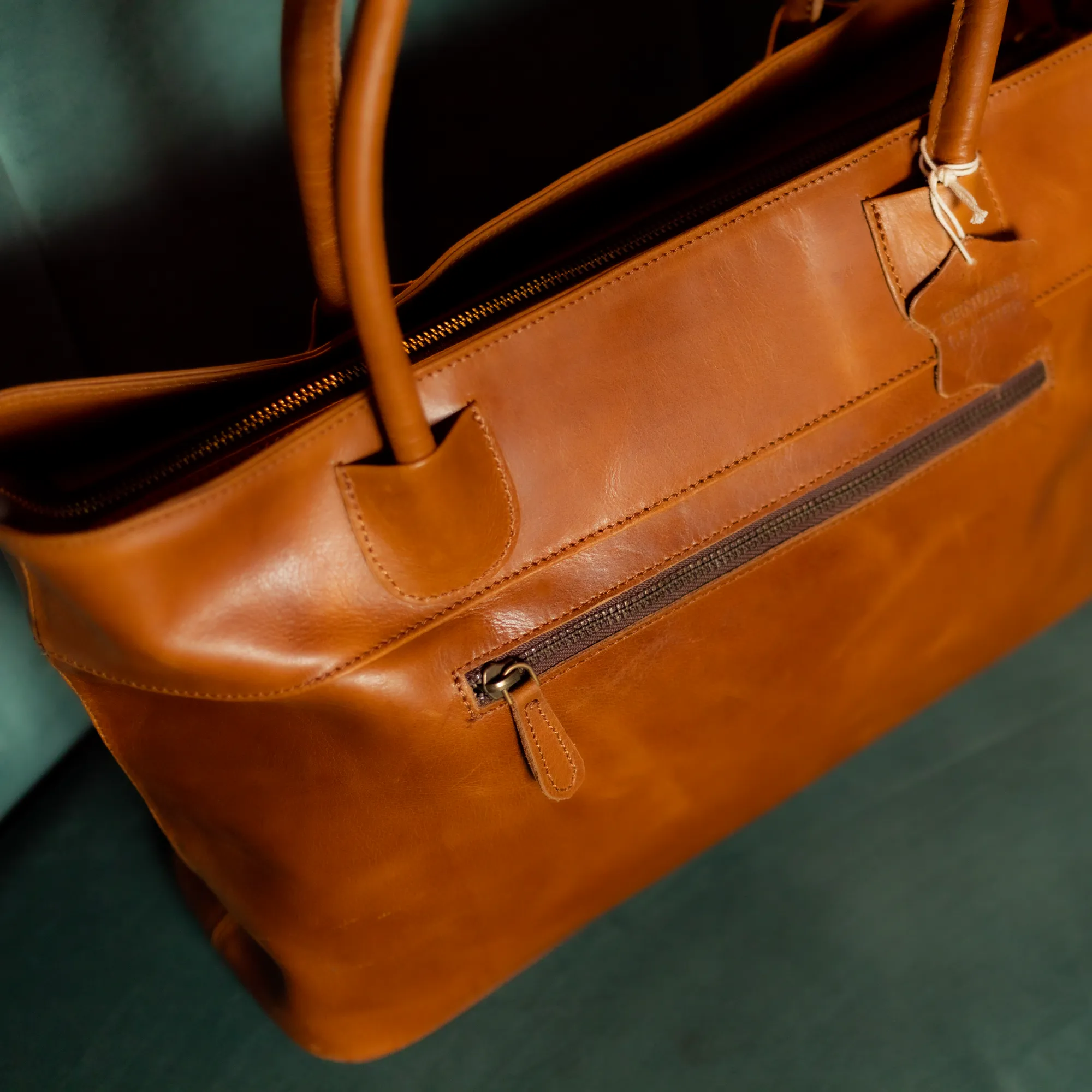 Essential Handcrafted Leather Shoulder Bag: Elevate Your Wardrobe