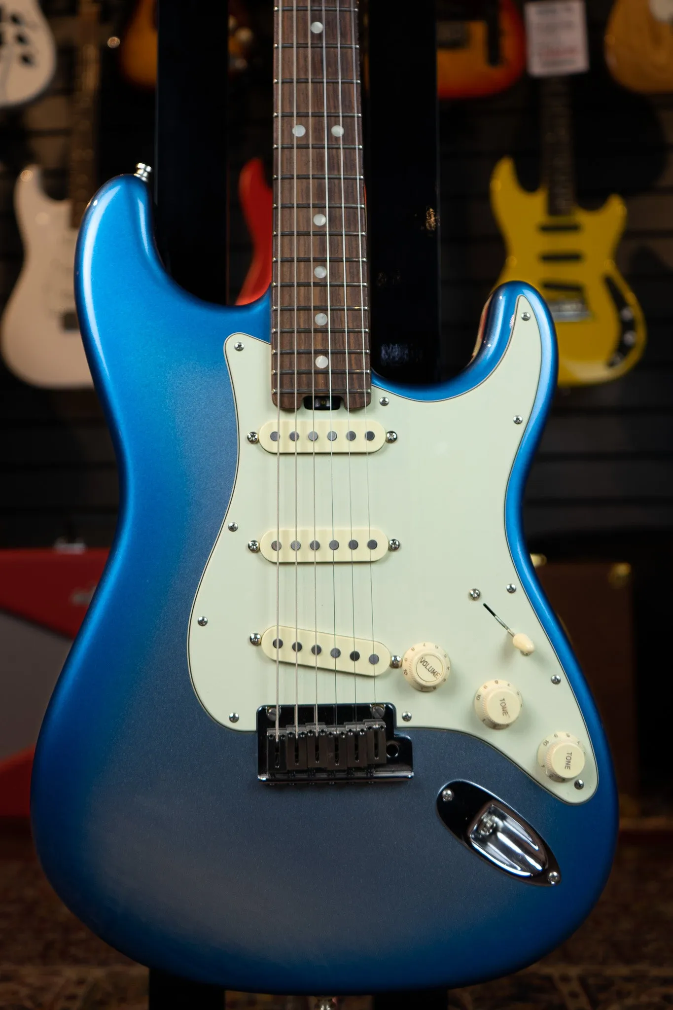 Fender 2016 American Elite Strat Sky Burst Metallic RW, USED