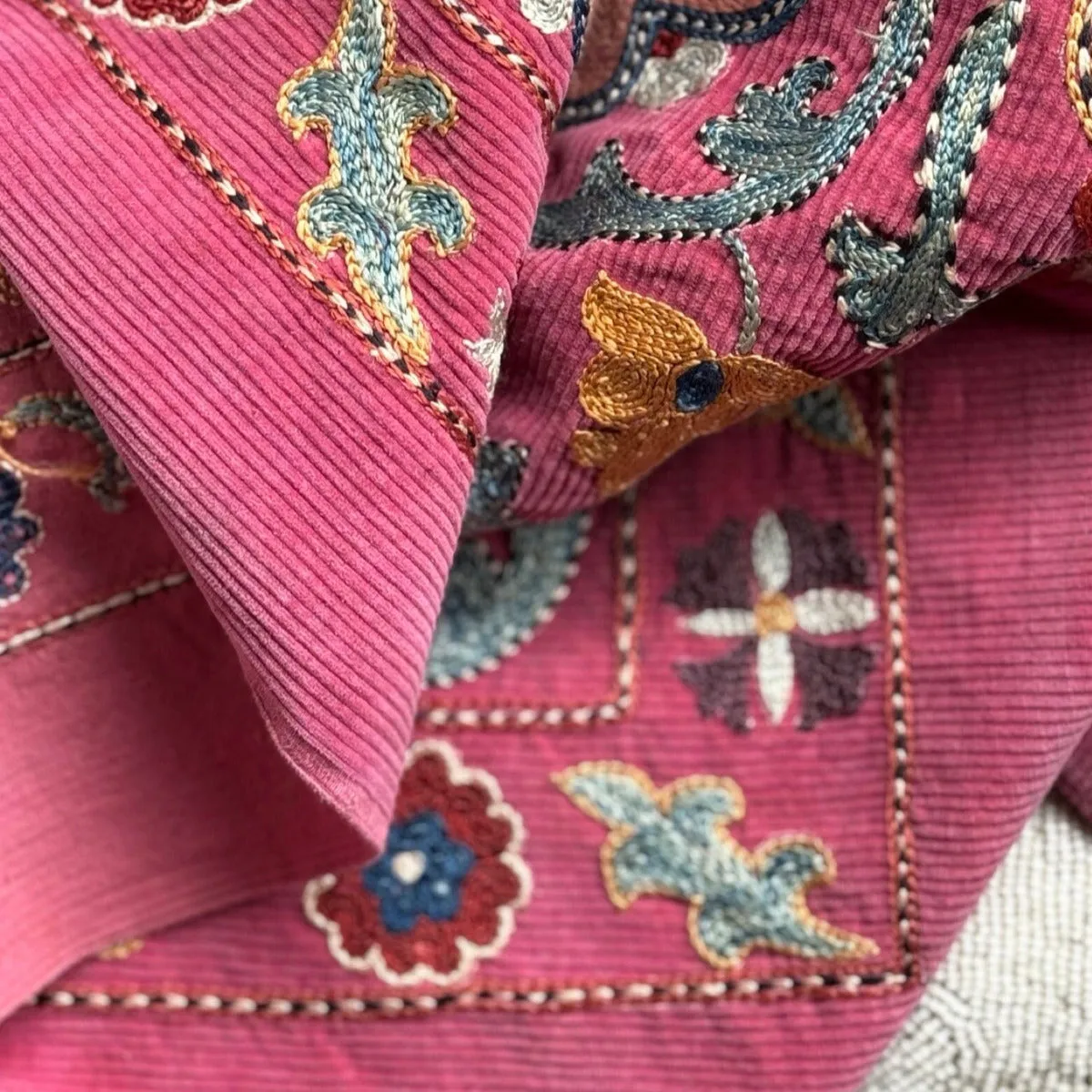 Hand Stitched Suzani (CSSU011624 | 64 X 90")