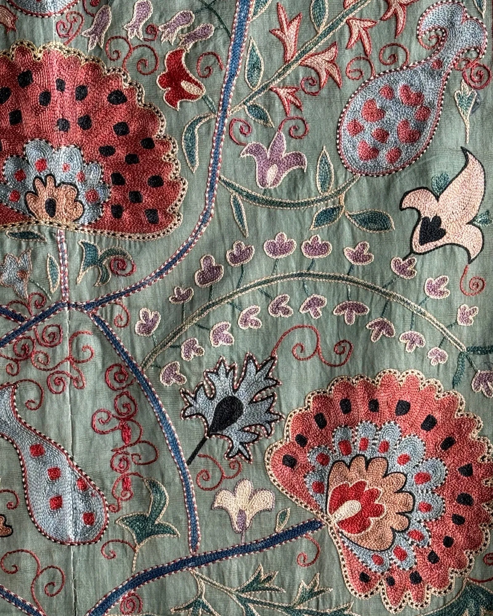 Hand Stitched Suzani (CSSU088124 | 84 x 109")
