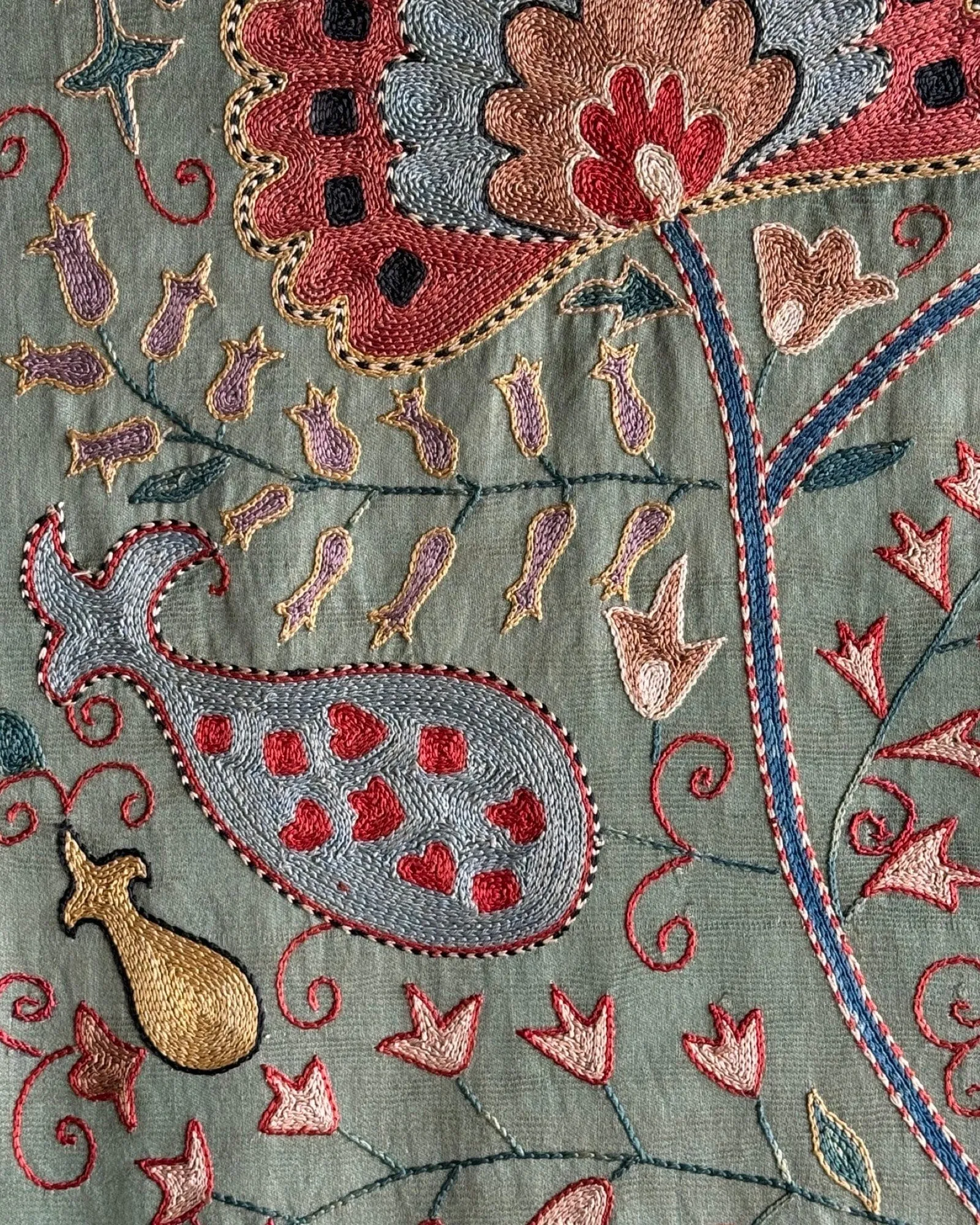 Hand Stitched Suzani (CSSU088124 | 84 x 109")