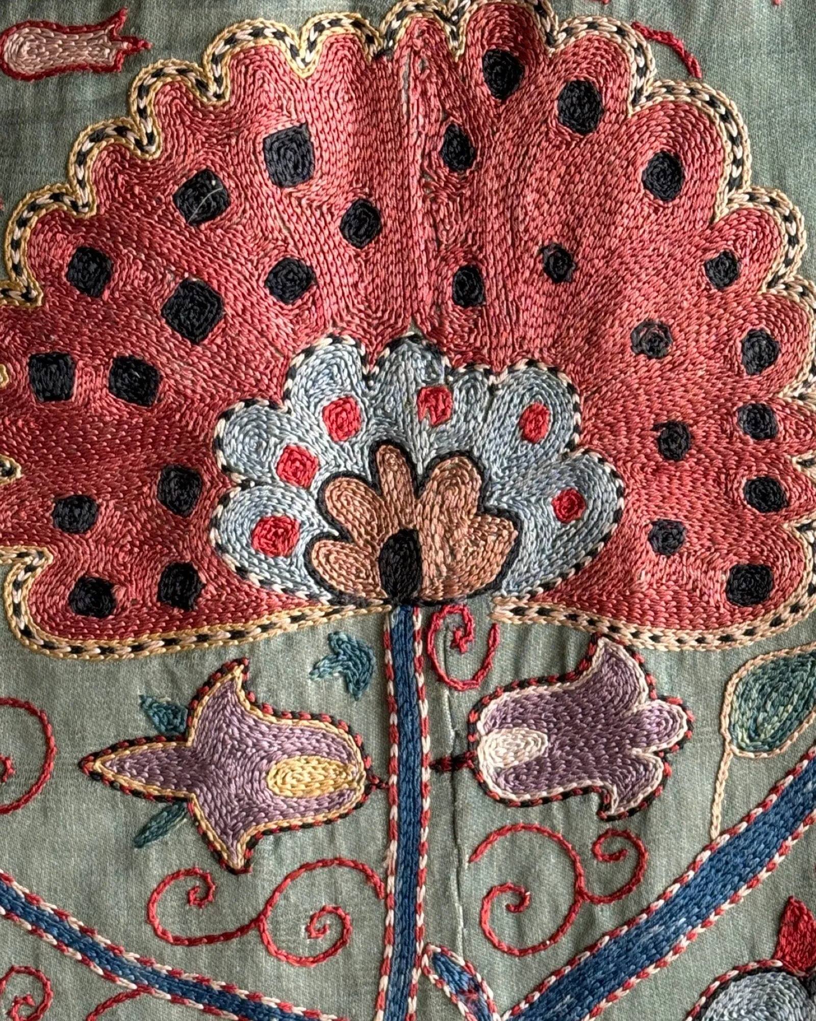 Hand Stitched Suzani (CSSU088124 | 84 x 109")