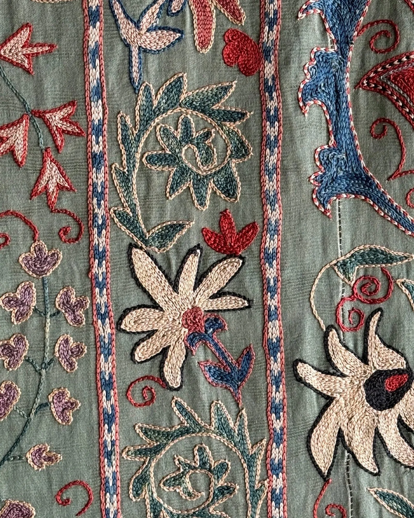 Hand Stitched Suzani (CSSU088124 | 84 x 109")