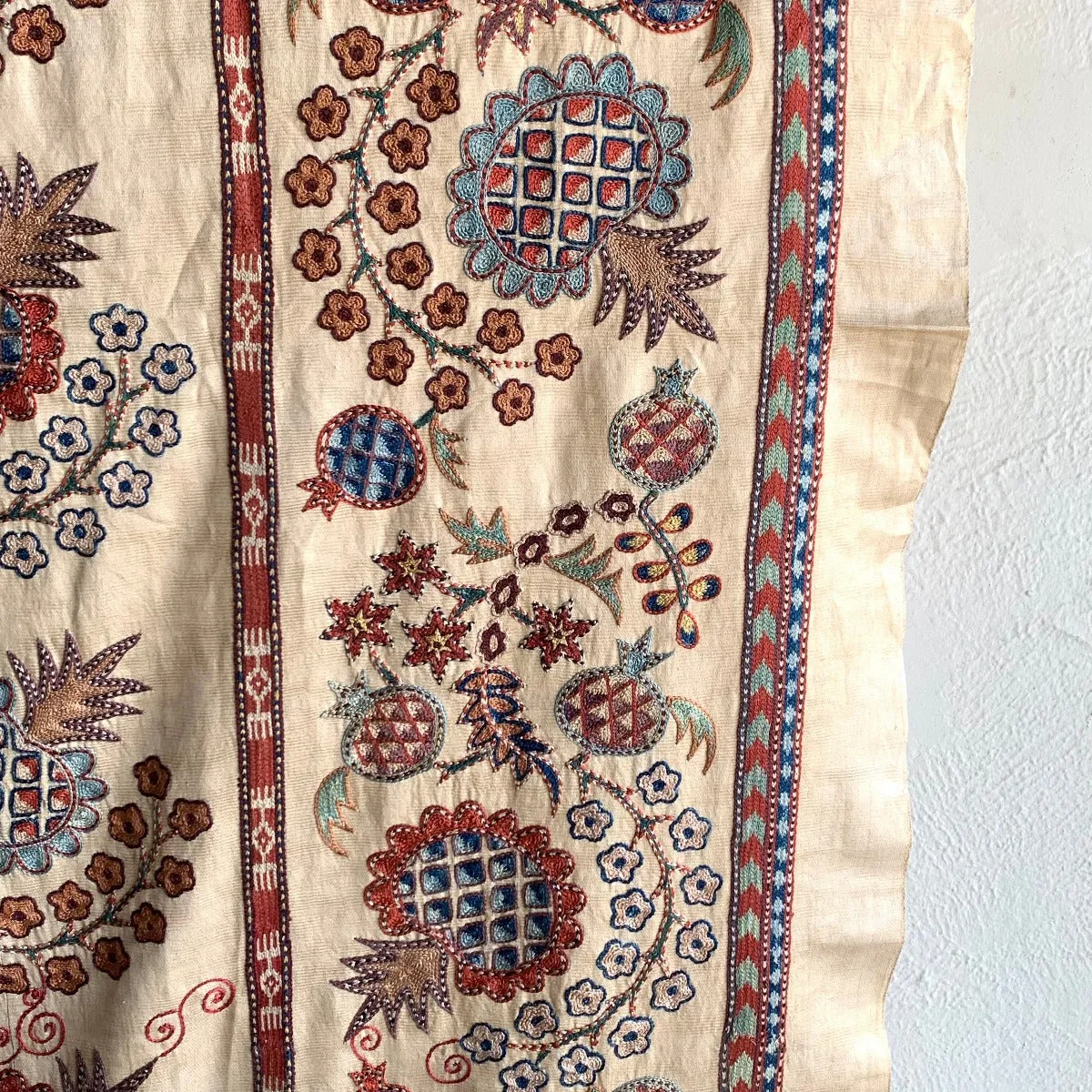 Hand Stitched Suzani (CSSU212221 | 61 x 96")