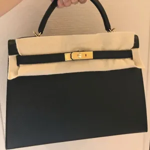 Hermès Kelly 32 Noir (Black) Sellier Epsom Gold Hardware GHW