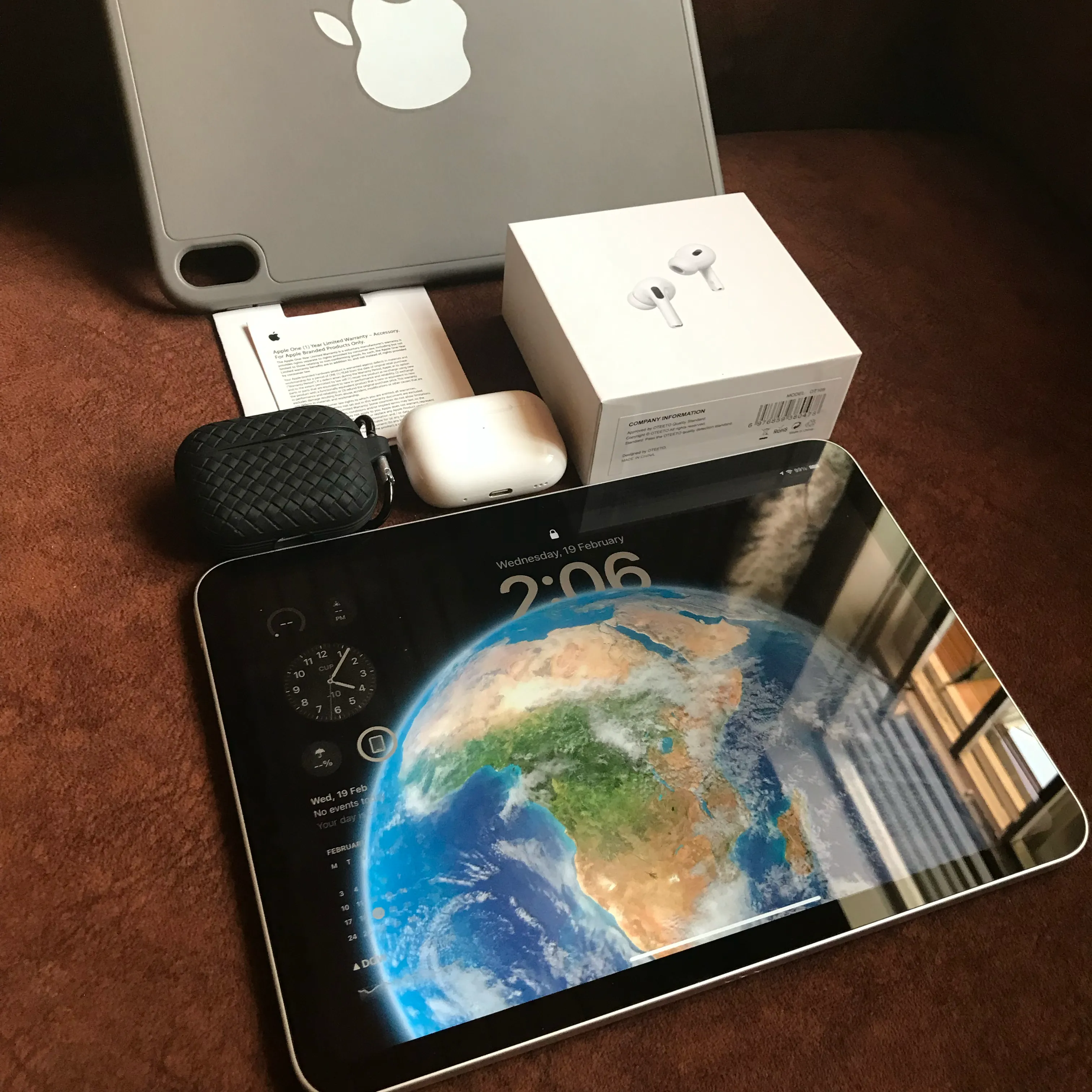 iPadd 10Th Gen 10.3 inch  with Airpods pro 2  Magic Cover Best Deal Combo