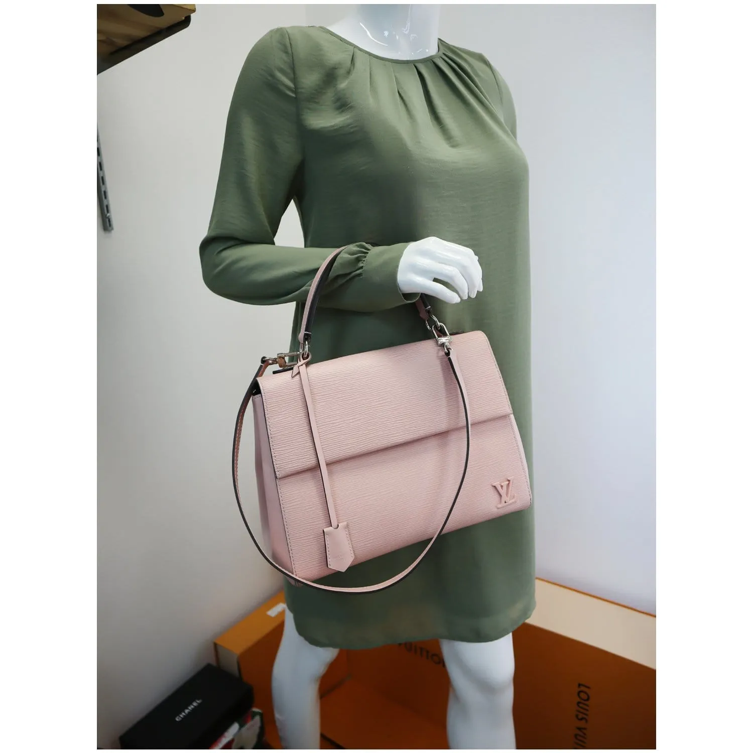 LOUIS VUITTON Cluny MM Epi Leather Shoulder Bag Pink