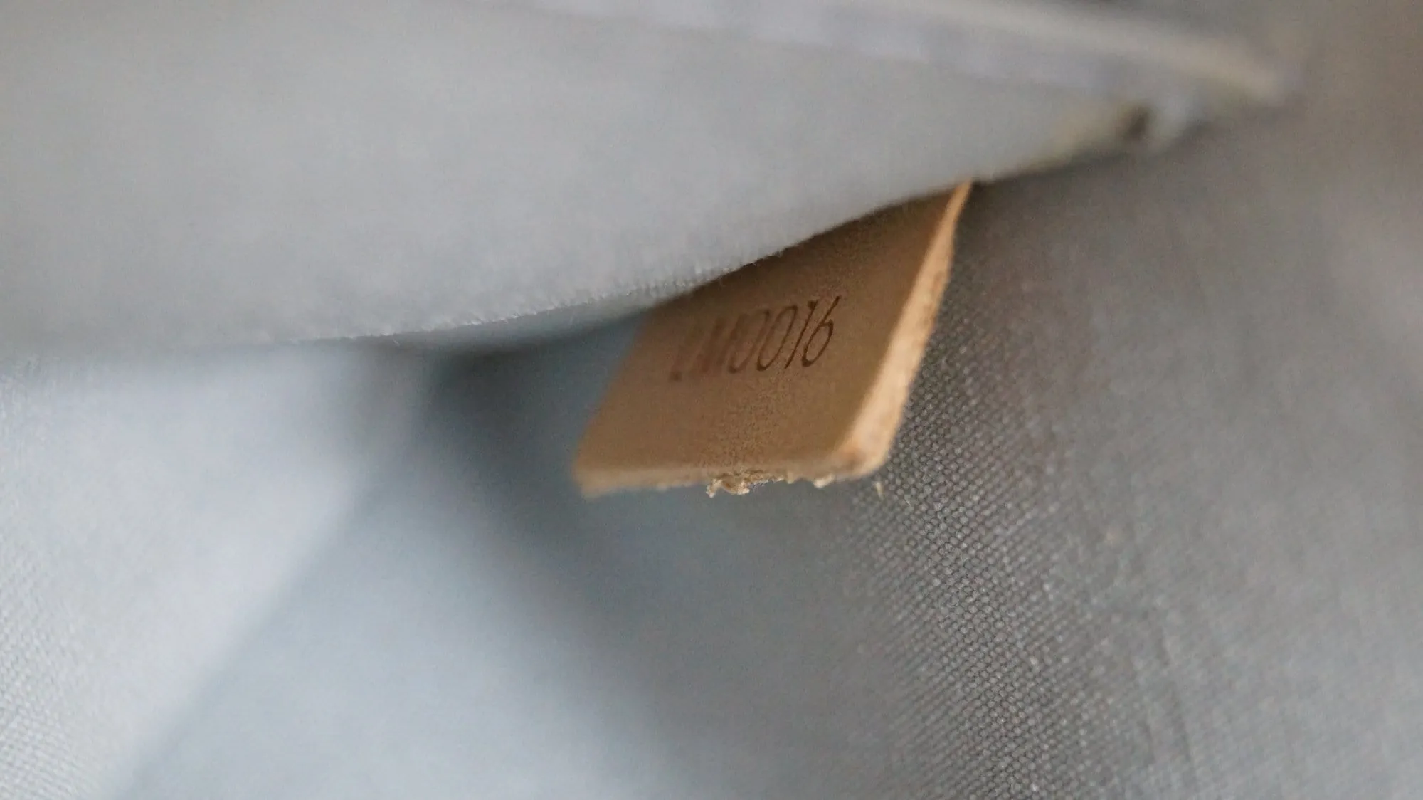 LOUIS VUITTON Cream Vernis Leather Roxbury Drive Shoulder Bag