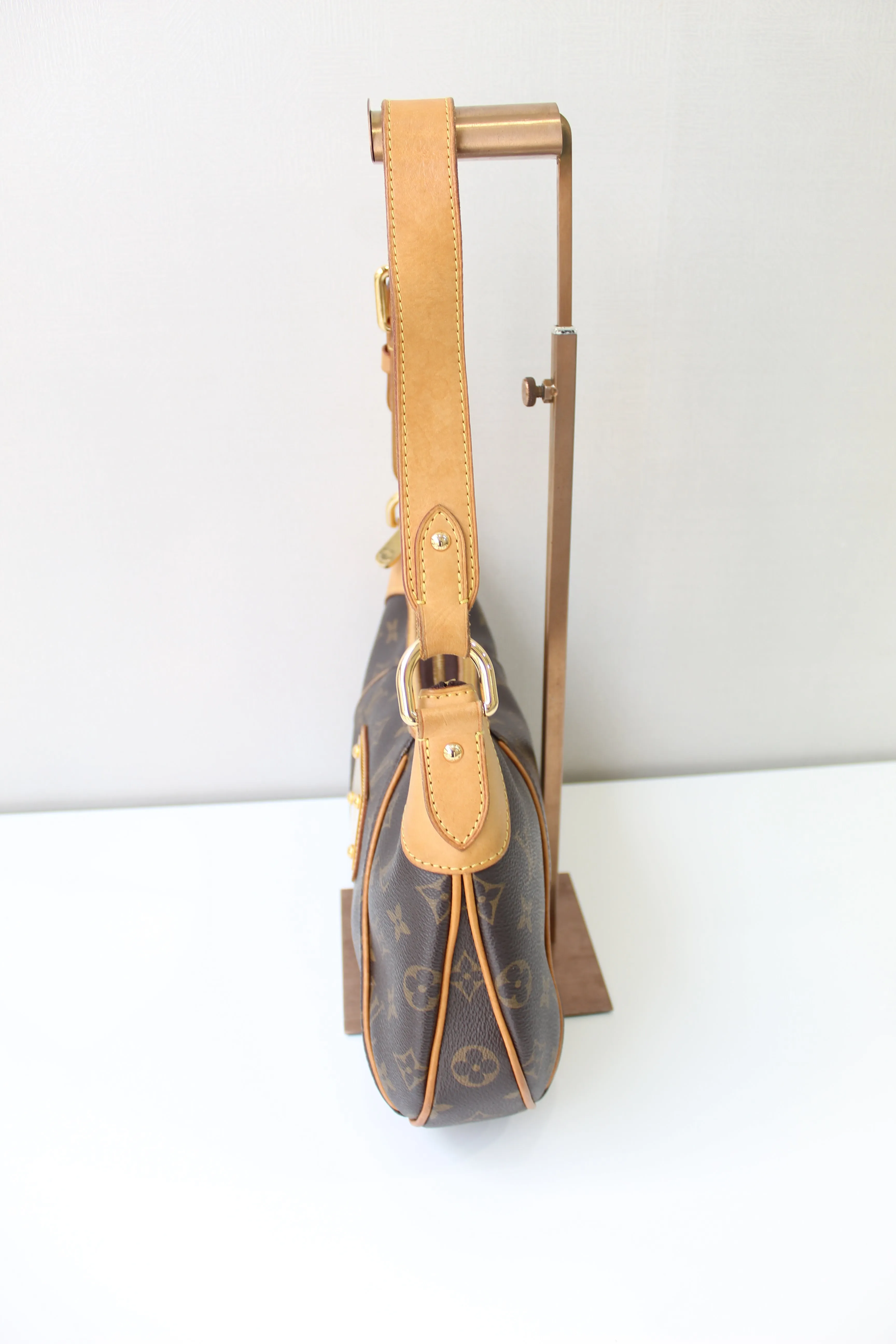 Louis Vuitton Thames PM