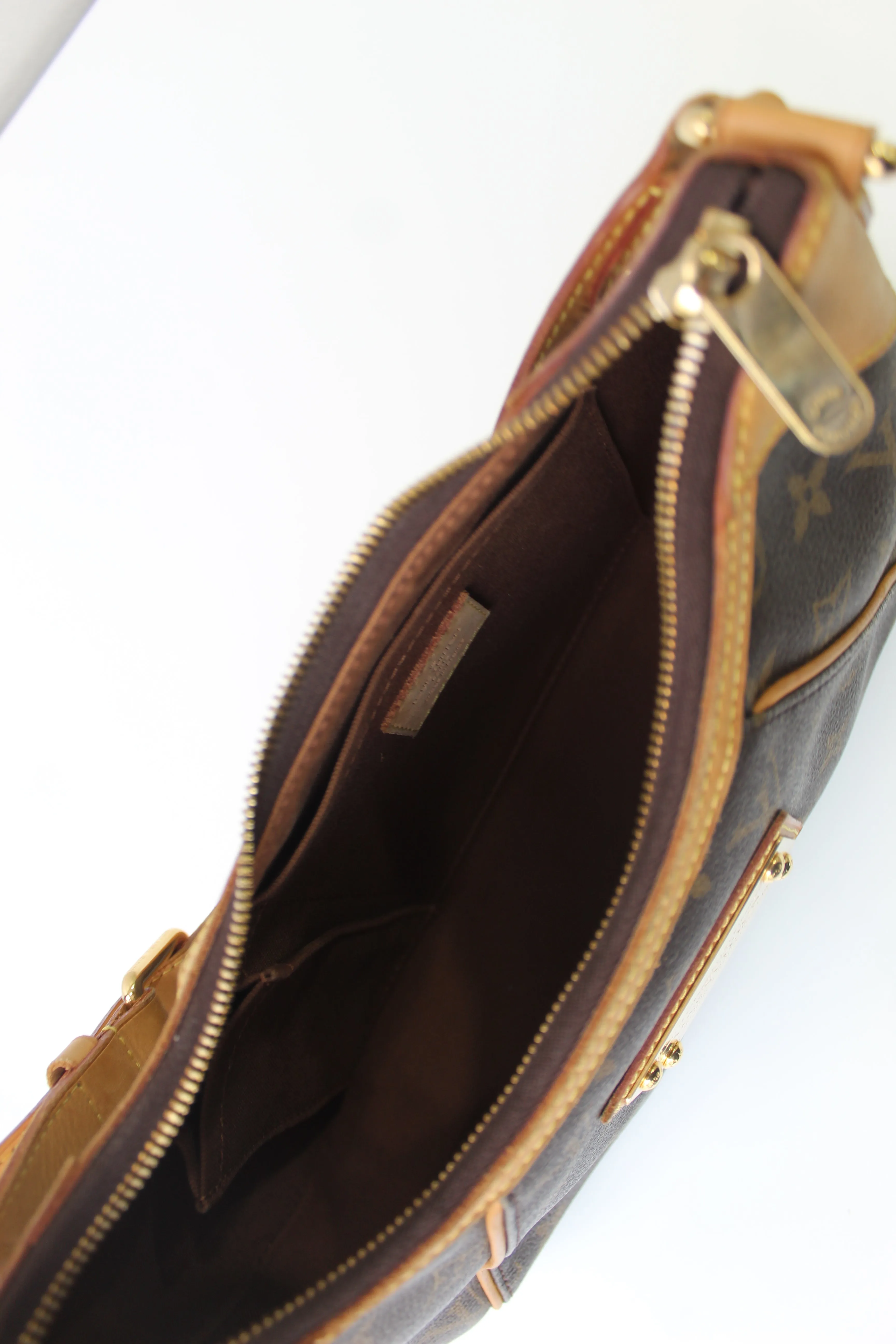 Louis Vuitton Thames PM