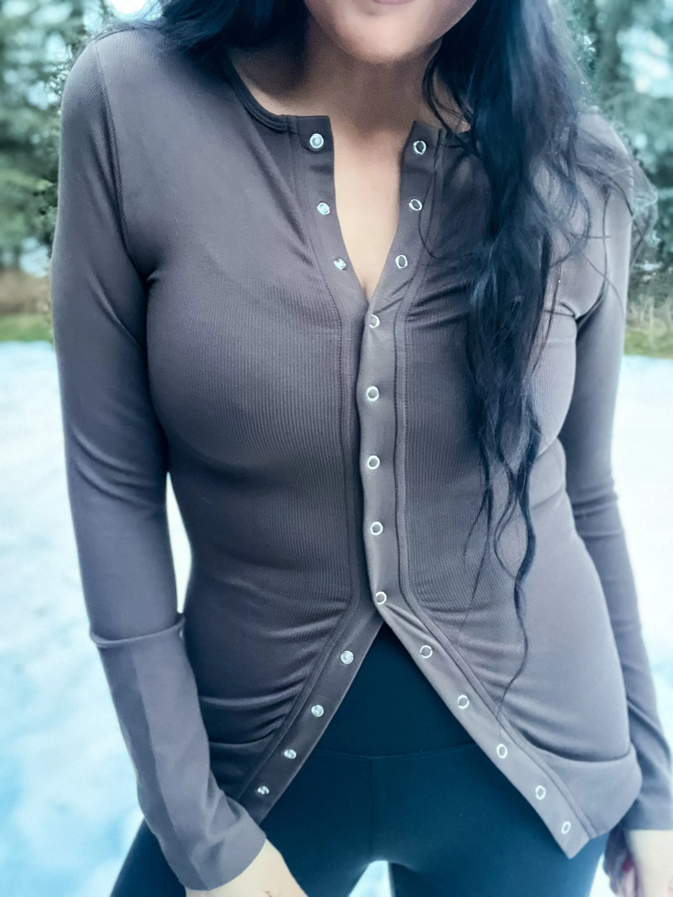 Lucy Seamless Ribbed Fitted Snap Button LS- Espresso