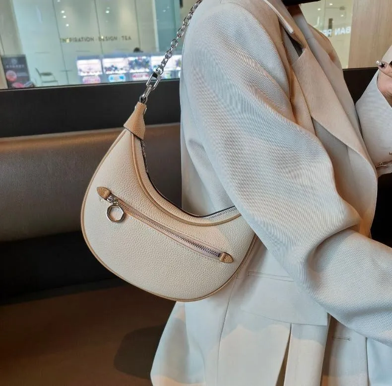 LuxeChain Genuine Leather Shoulder Bag – Effortlessly Chic, Uniquely You