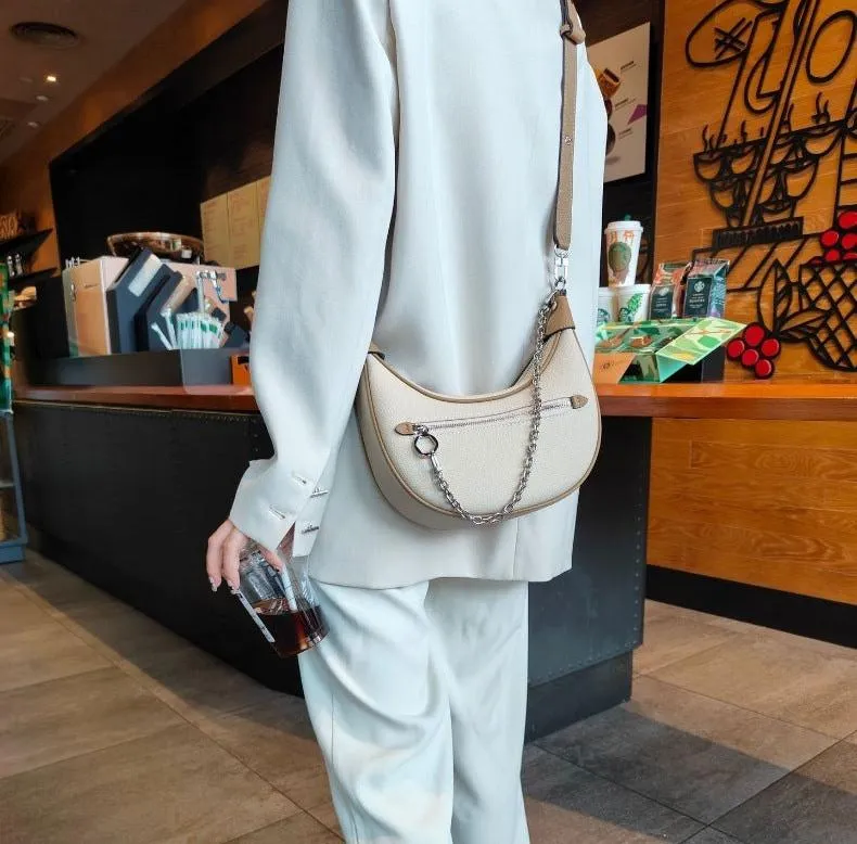 LuxeChain Genuine Leather Shoulder Bag – Effortlessly Chic, Uniquely You