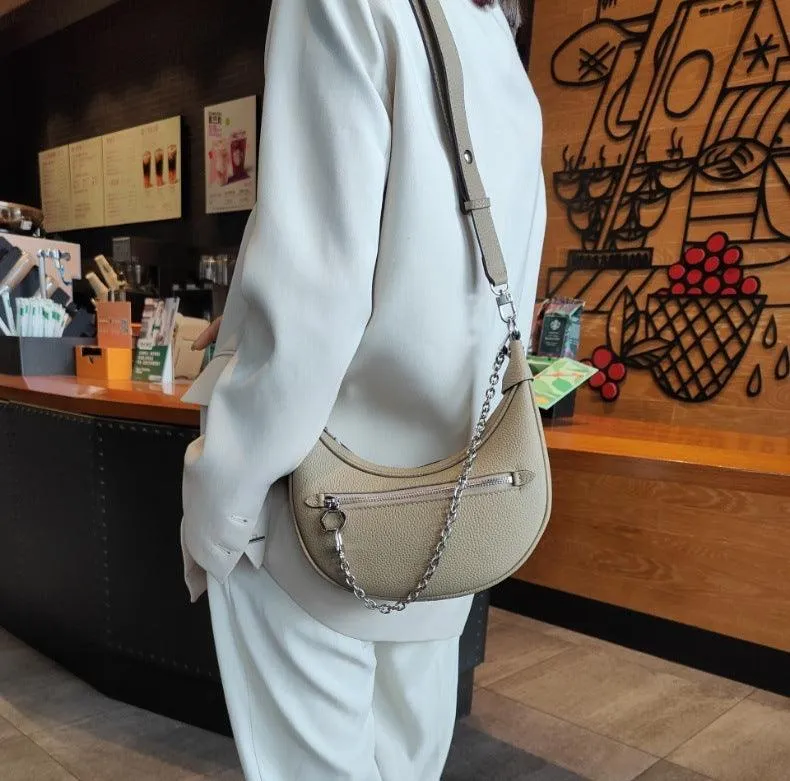LuxeChain Genuine Leather Shoulder Bag – Effortlessly Chic, Uniquely You