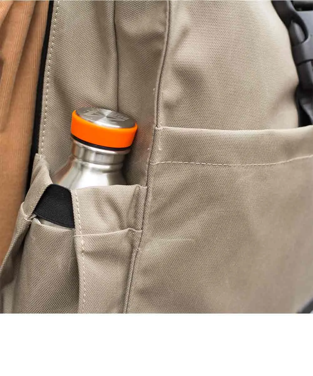 Property of Max reflektierender Rolltop-Rucksack