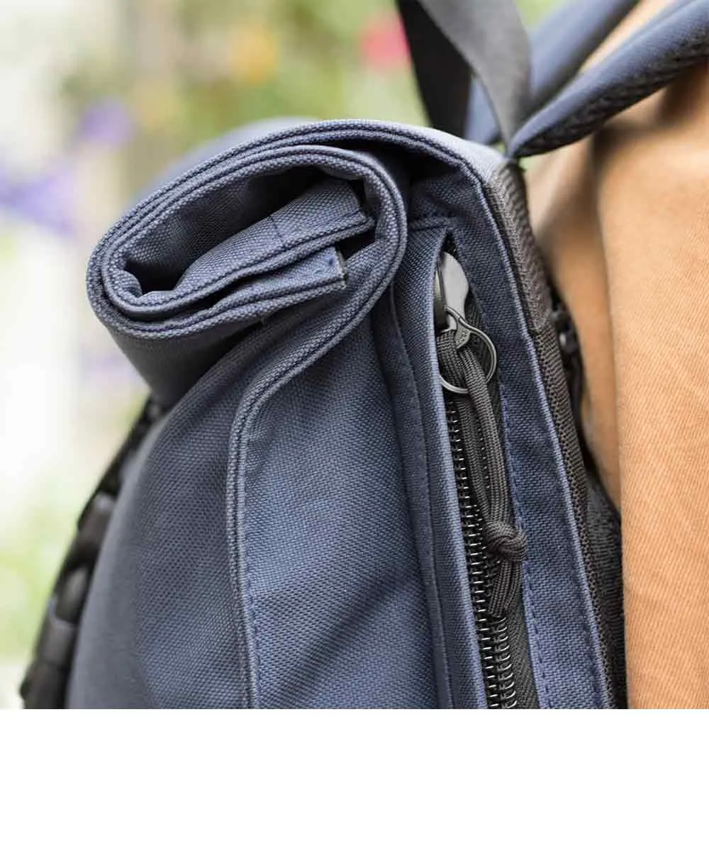 Property of Max reflektierender Rolltop-Rucksack