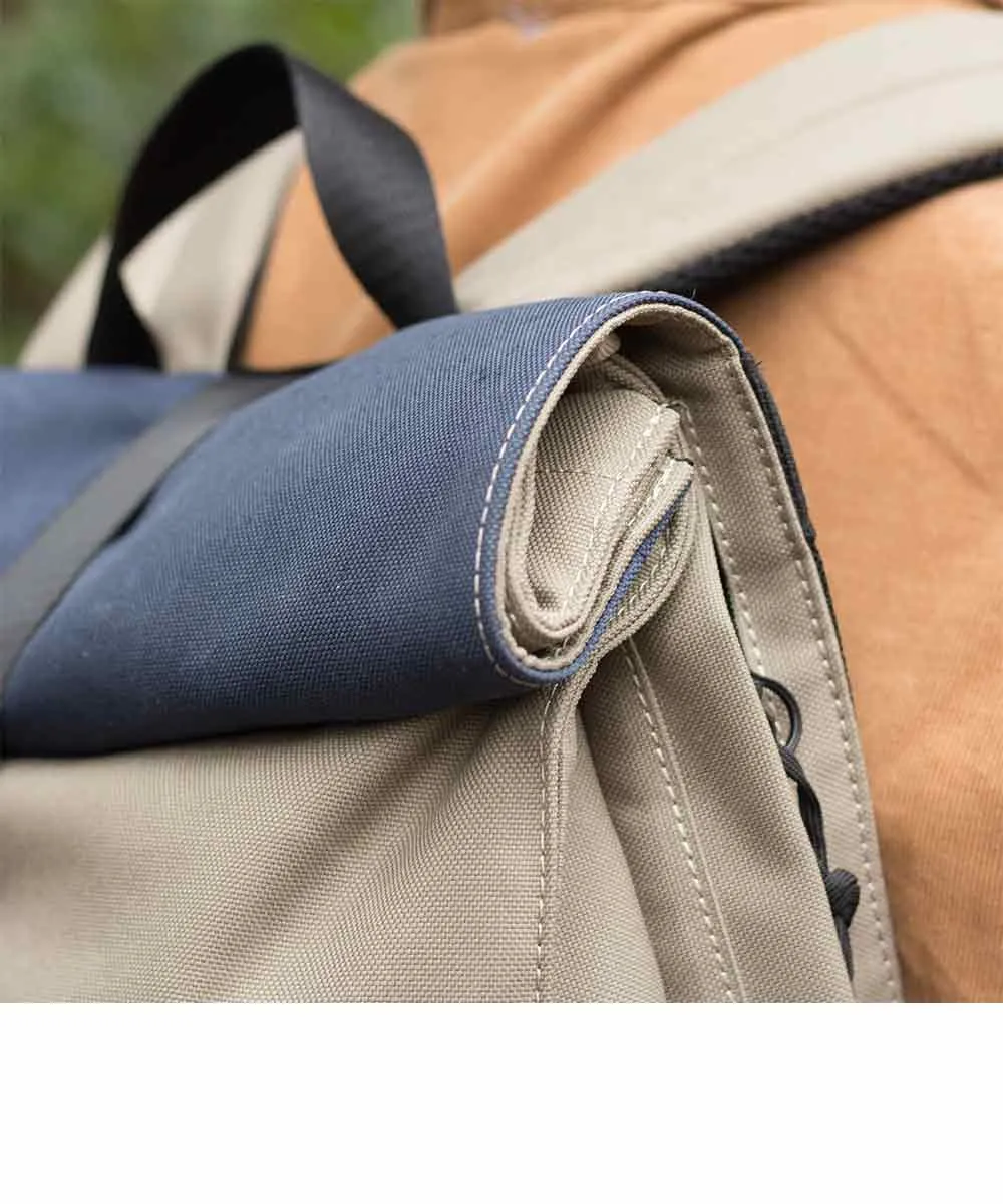Property of Max reflektierender Rolltop-Rucksack