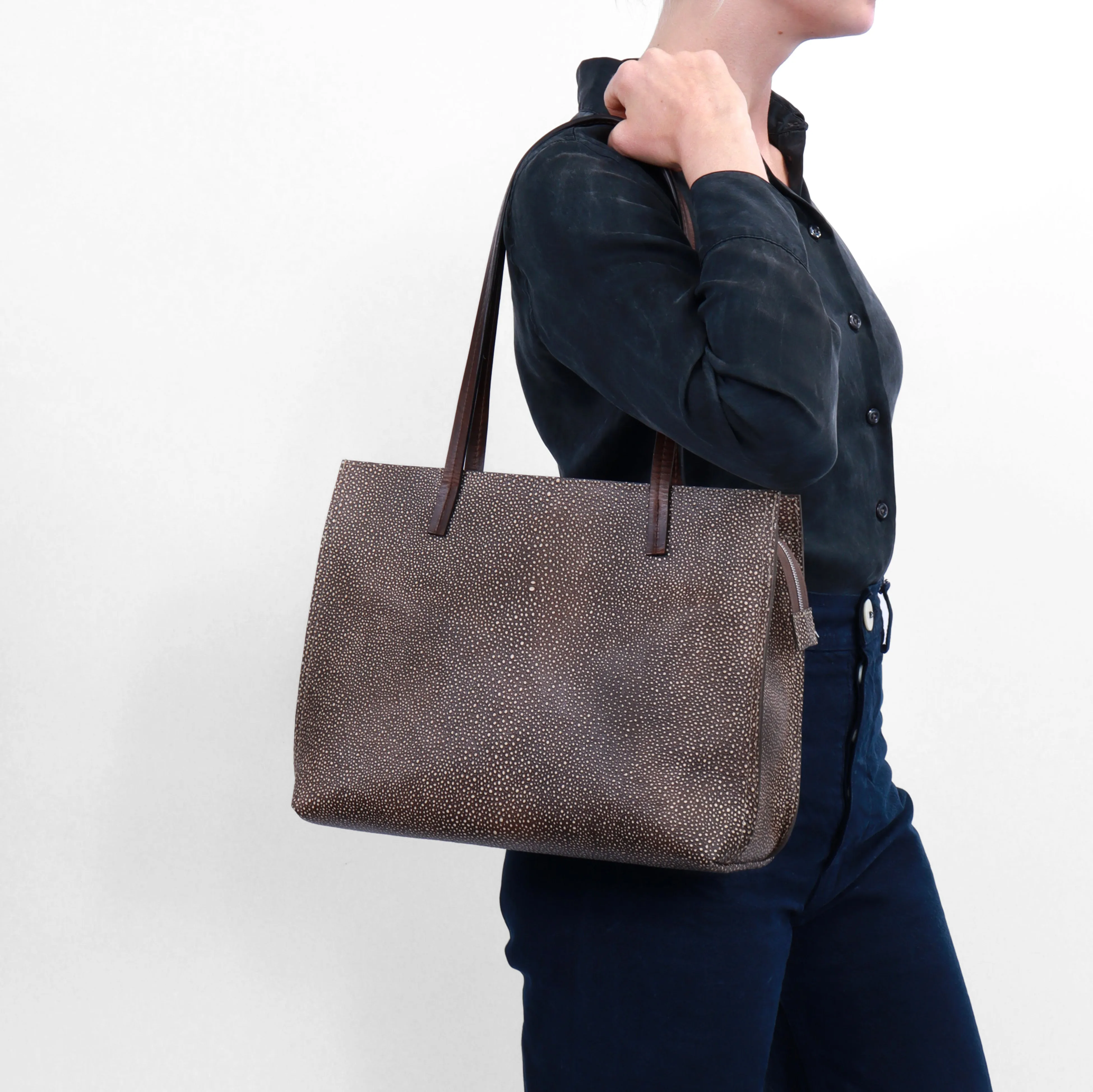 STRAPPY DAY BAG SLATE PEBBLED CALF