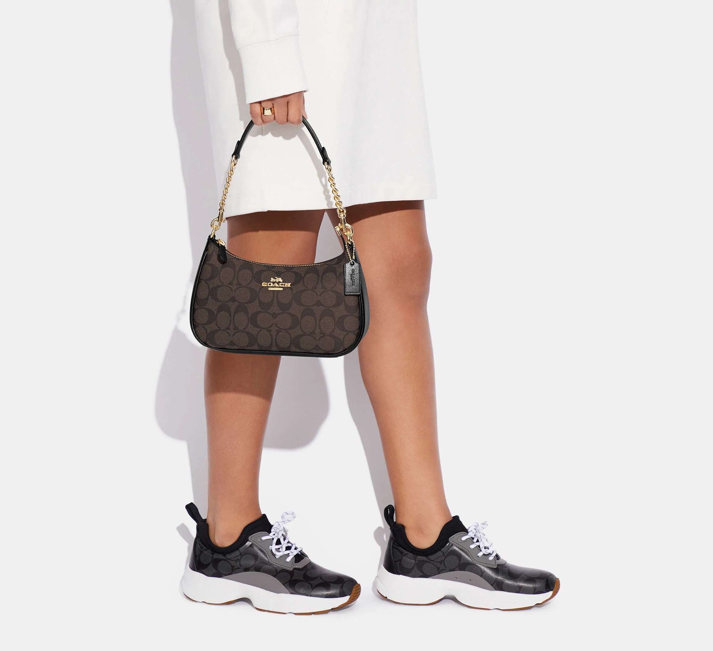 Teri Shoulder Bag In Signature Canvas