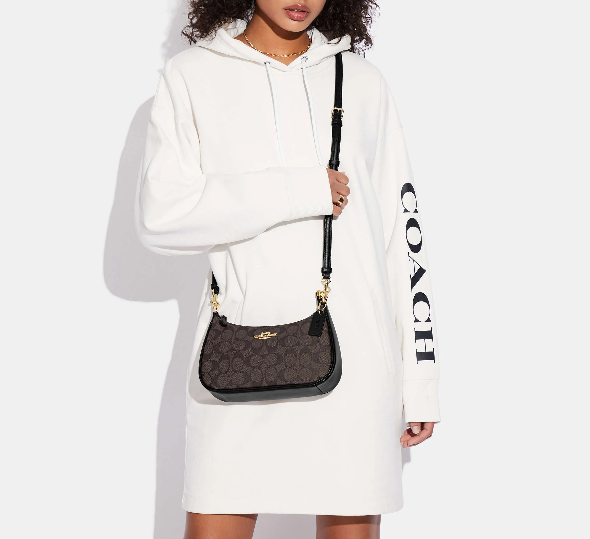 Teri Shoulder Bag In Signature Canvas