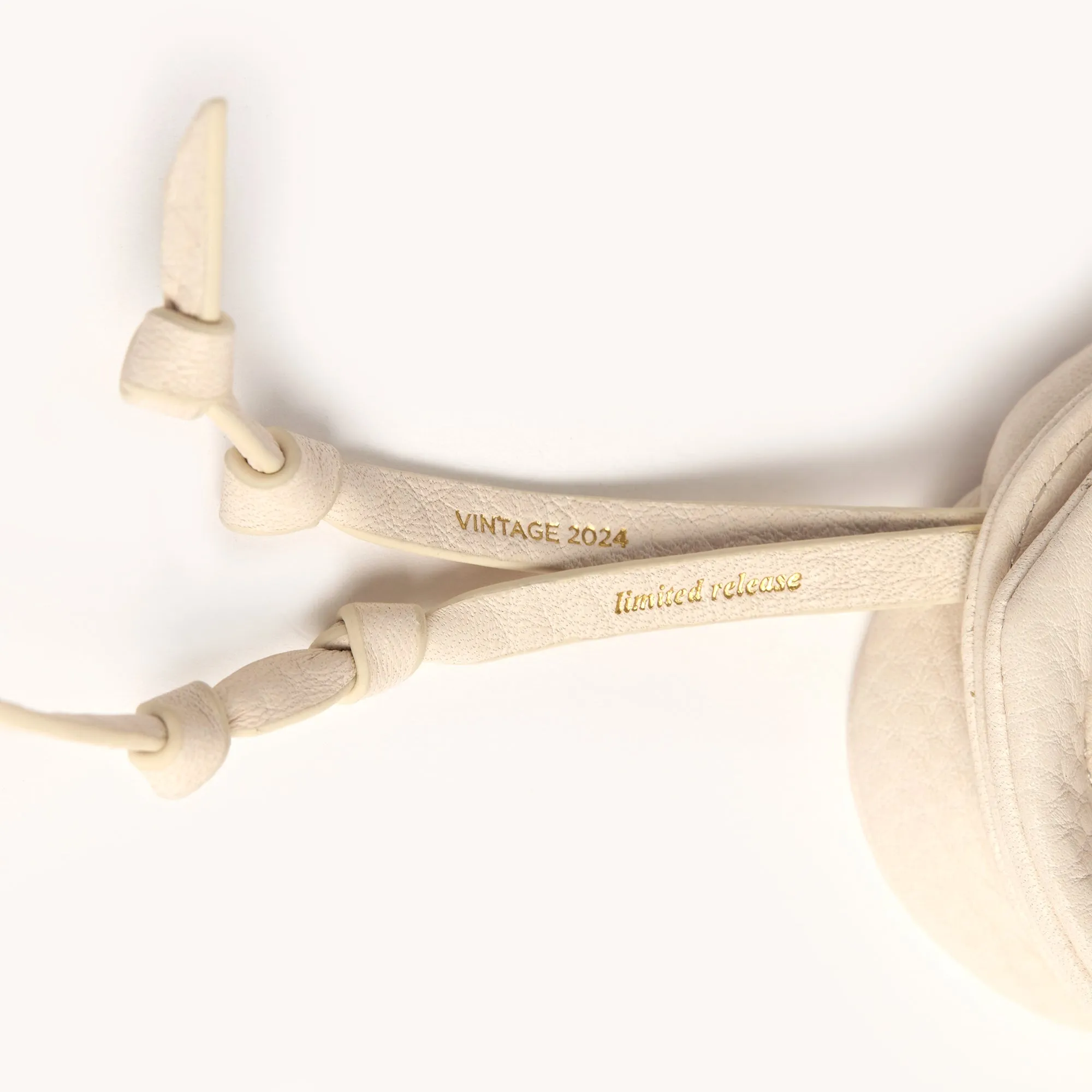 Vince Floral Charm | Calla Lily White/Brushed Gold